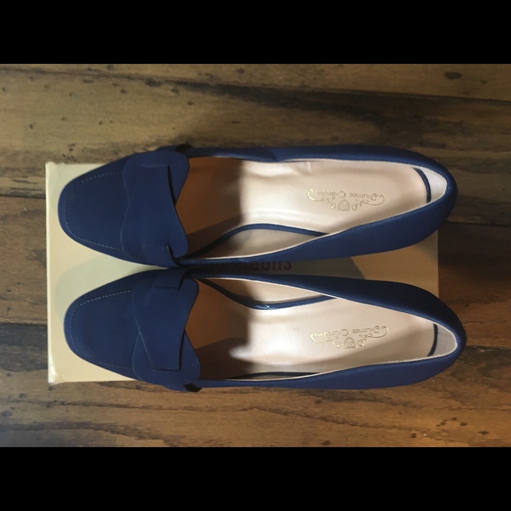 COPY - 🌺Faux Suede Navy pumps🌺